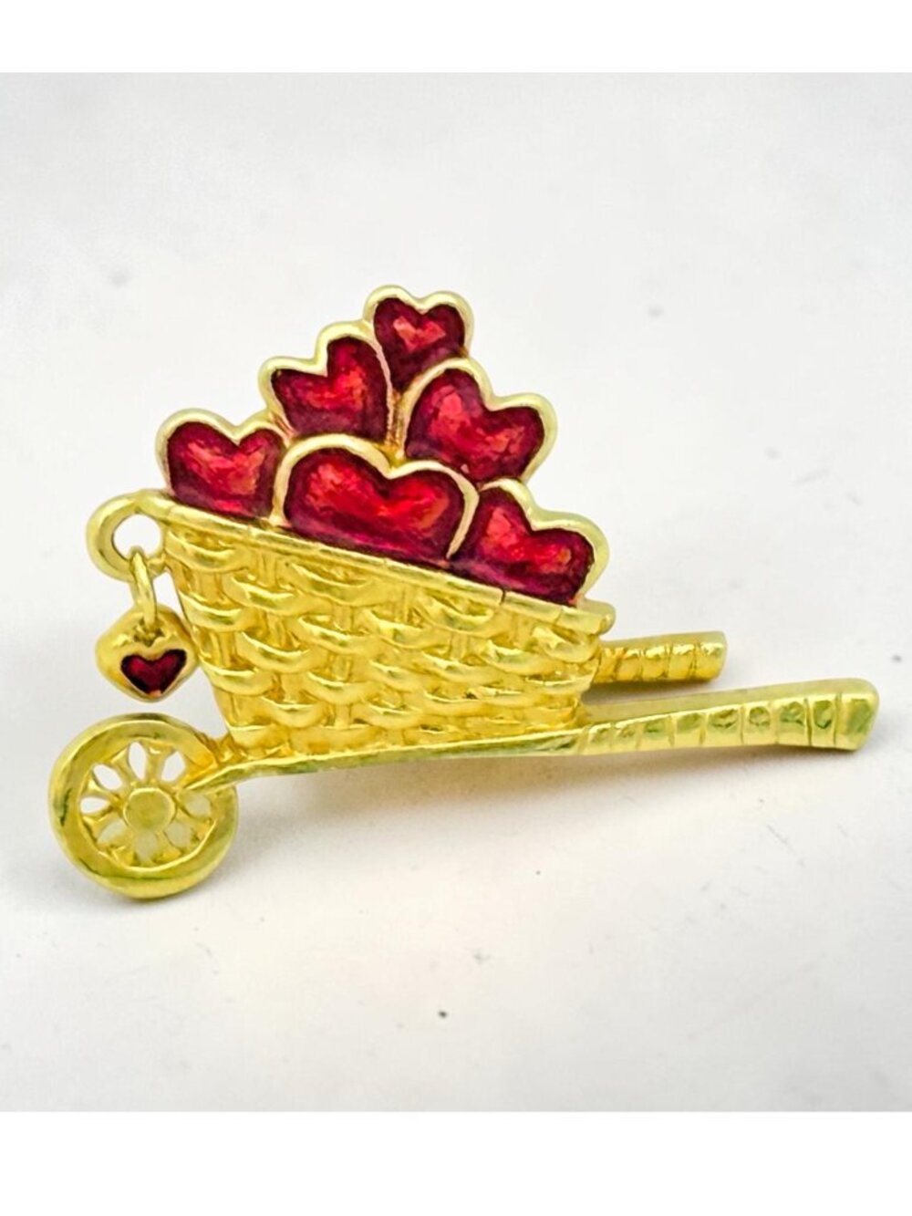 Avon Garden Of Love Hearts Wheelbarrow Enamel Pin Gold Tone Vintage 1992